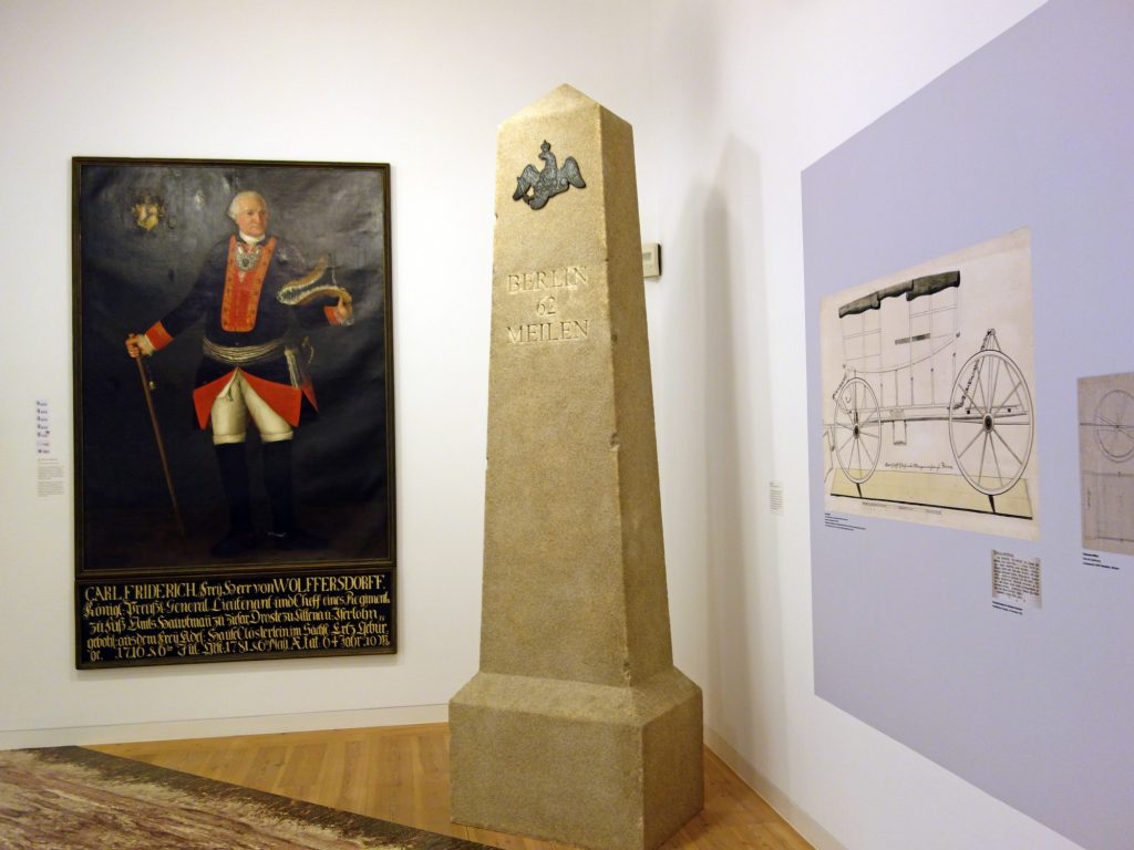 Preußischer Meilenstein in der Ausstellung im Gustav-Lübcke-Museum in Hamm.